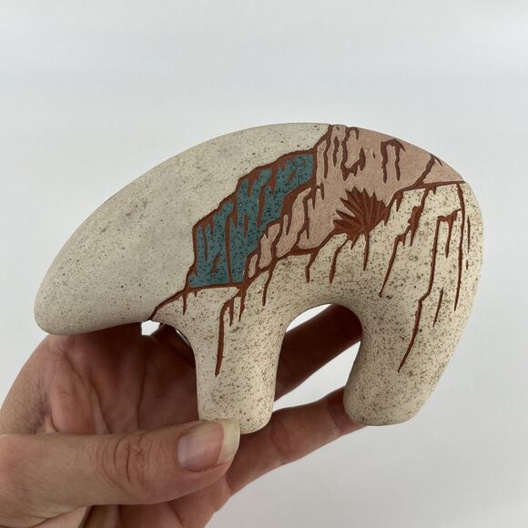 NATIVE AMERICAN HAND-ETCHED/PAINTED BEAR SCULPTURE SIGNED - Picture 11 of 13